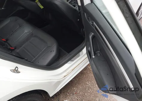 2017 Volkswagen Passat 1.8T R-Line из США, поврежденный, VIN 1VWDT7A33HC069606